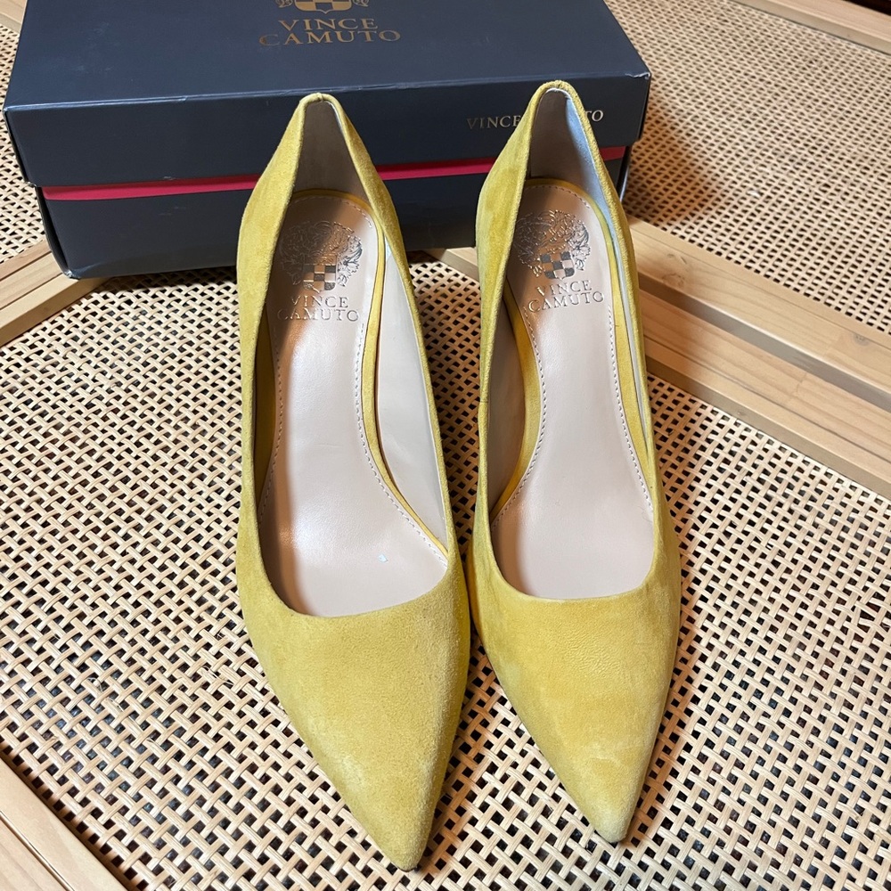 Vince Camuto Women’s 9M Yellow Heels - Picture 2 of 7